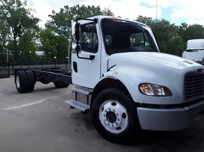 2020 FREIGHTLINER/MERCEDES M2 106