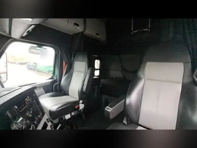 2021 Freightliner Cascadia 126