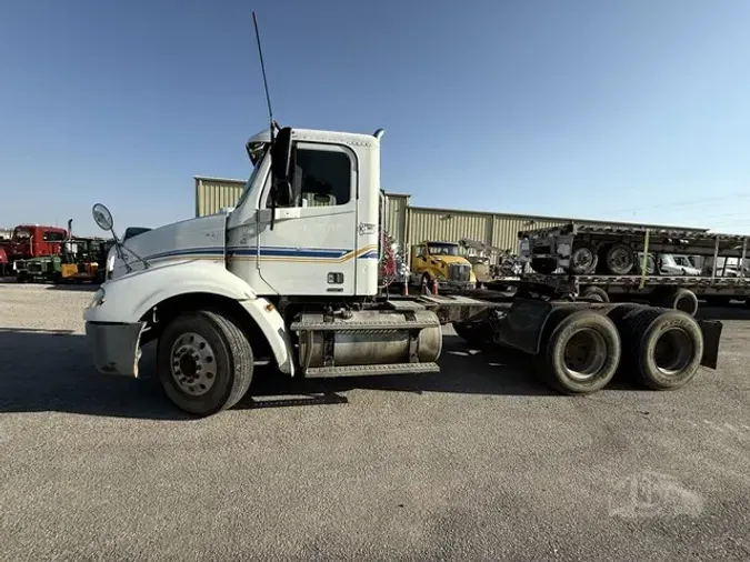 2004 FREIGHTLINER COLUMBIA 112