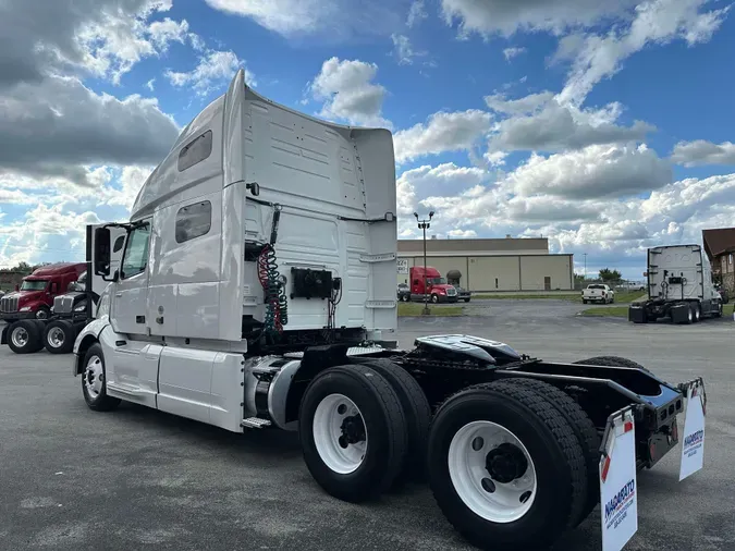 2020 VOLVO VNL64T760