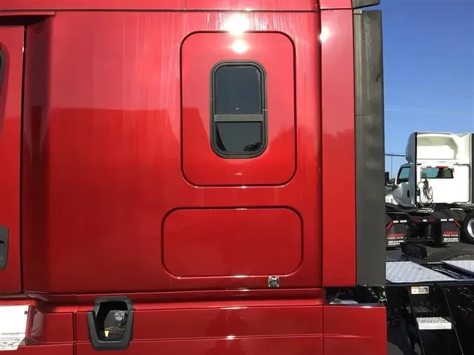 2019 FREIGHTLINER CA126