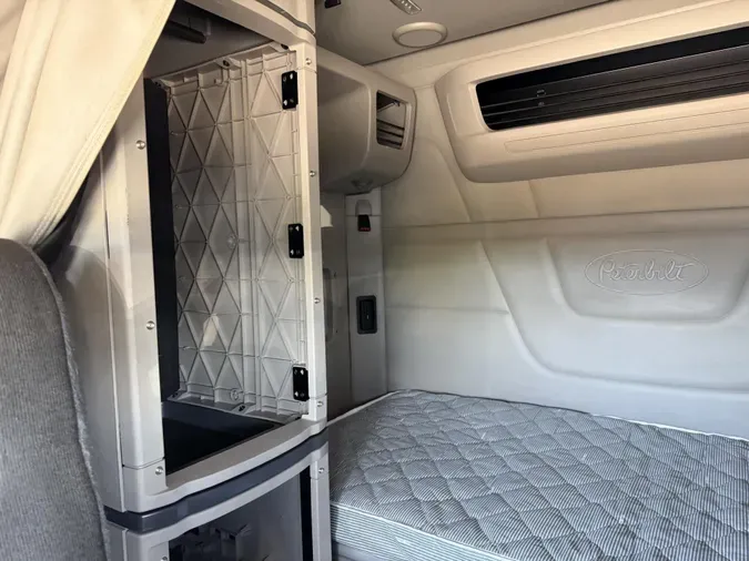 2022 Peterbilt 579