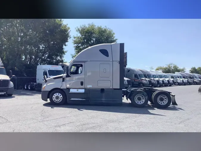 2022 Freightliner Cascadia 126