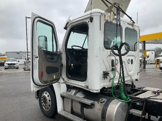 2018 Freightliner X12564ST