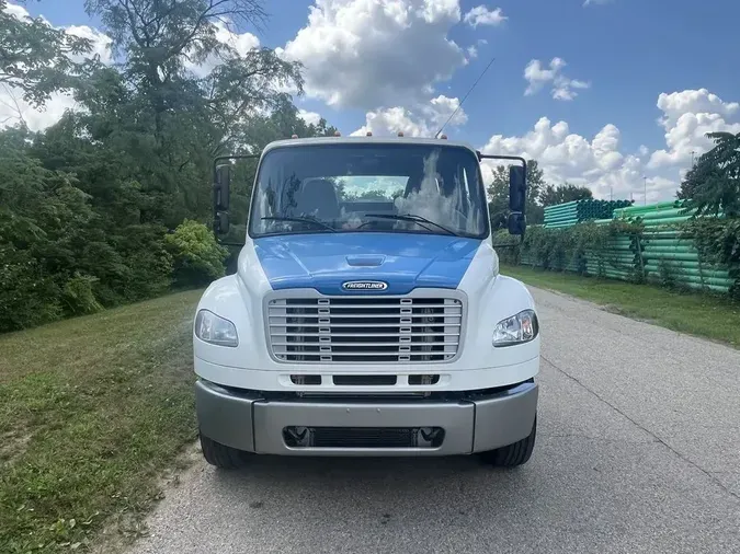 2015 Freightliner M2 106