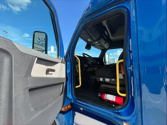 2021 Freightliner Cascadia 126