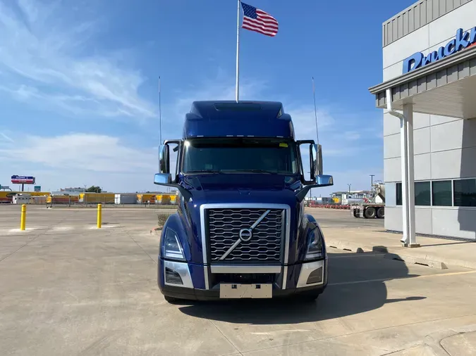 2025 VOLVO VNL64T860