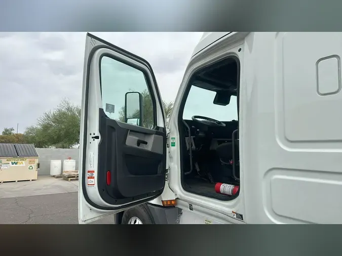 2021 Freightliner Cascadia 126