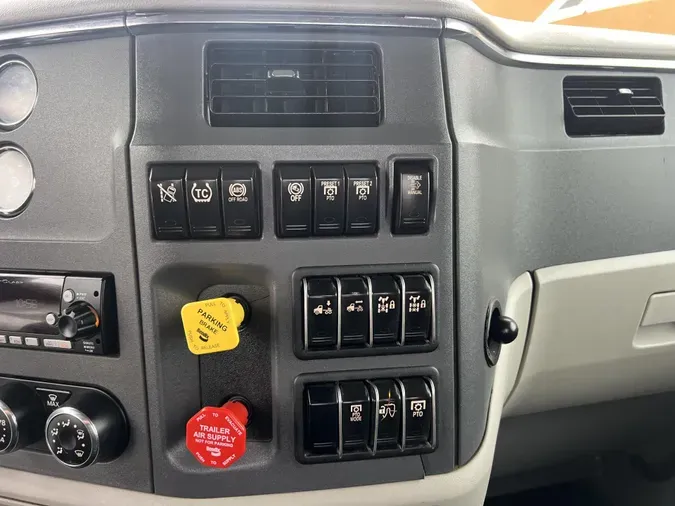 2022 Peterbilt 567