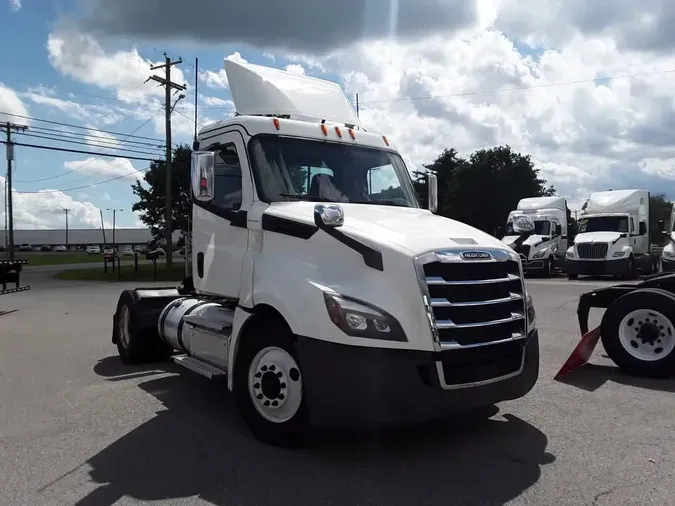 2020 FREIGHTLINER NEW CASCADIA 126
