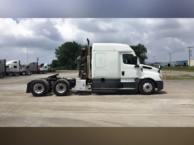 2021 Freightliner Cascadia 126
