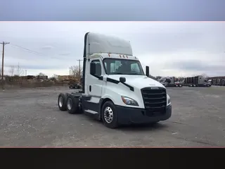 2020 Freightliner Cascadia 126