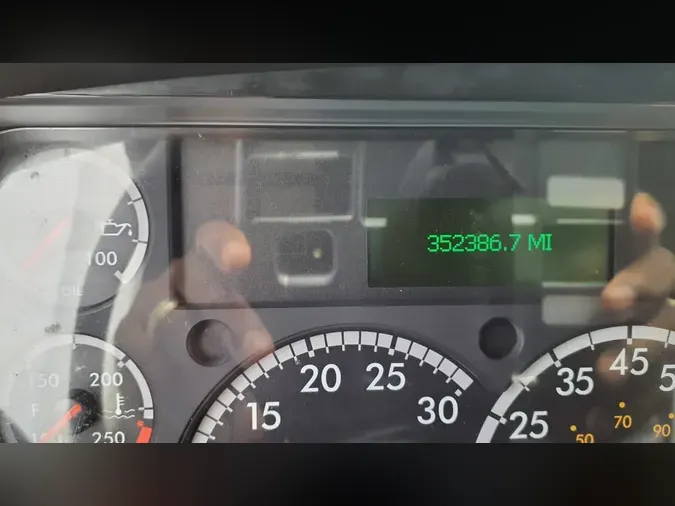 2017 FREIGHTLINER/MERCEDES M2 106