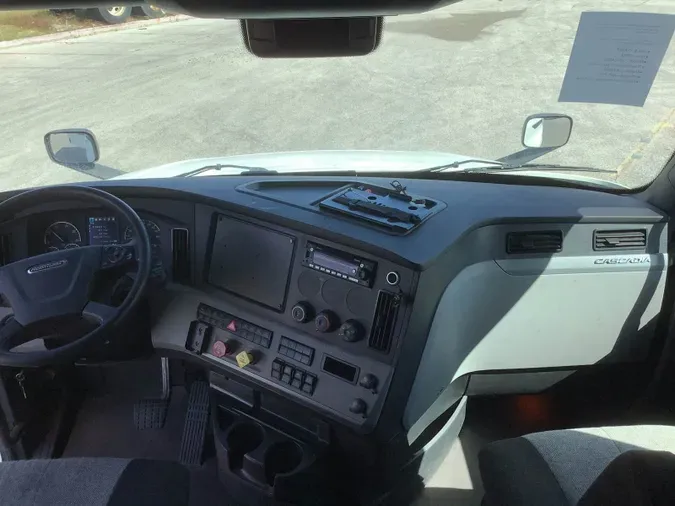 2022 Freightliner Cascadia 126