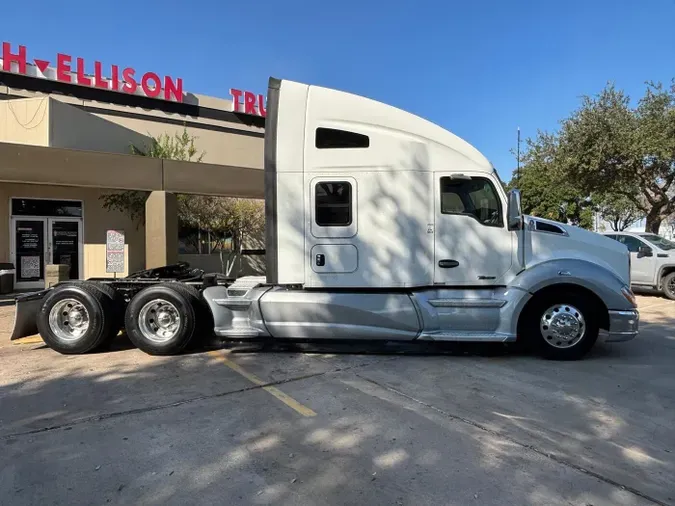 2022 Kenworth T6801202de36cf40a561e536e5158153b154