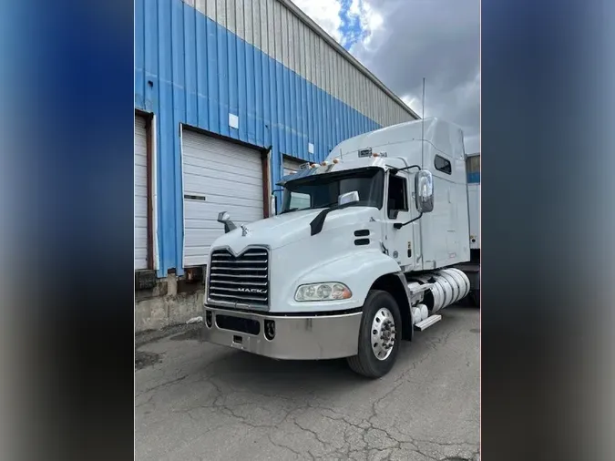 2015 MACK CXU613