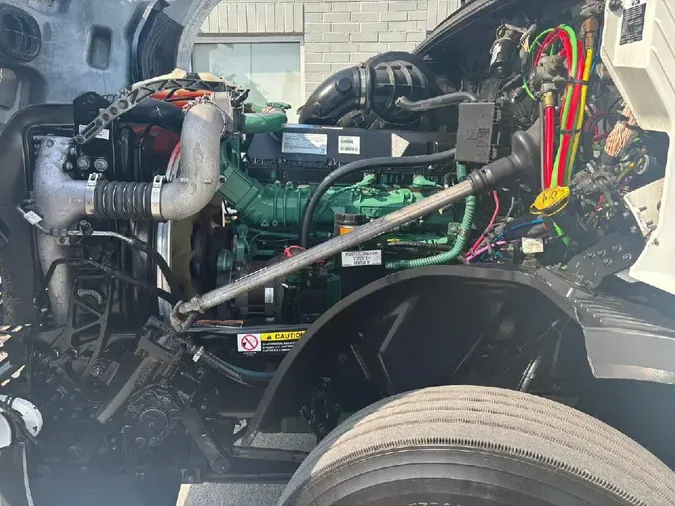 2019 VOLVO VNL64T860