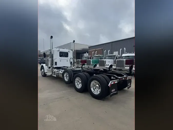 2027 PETERBILT 589