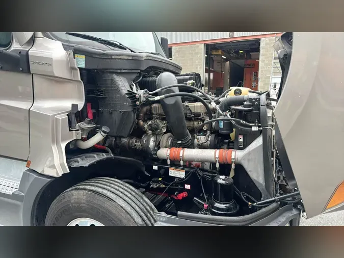 2023 Freightliner Cascadia 126120f9920a2dba8e929aeee13be8d64dc