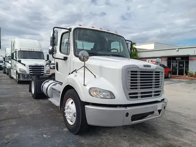 2018 FREIGHTLINER M2-112