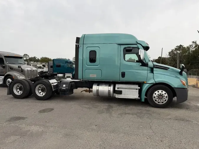 2020 FREIGHTLINER Cascadia 126121afe6fcaf0217649f466d48558aab0