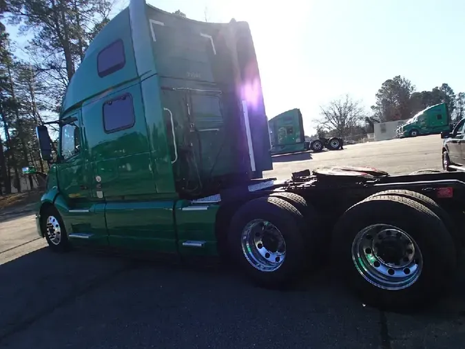 2021 VOLVO VNL64T860