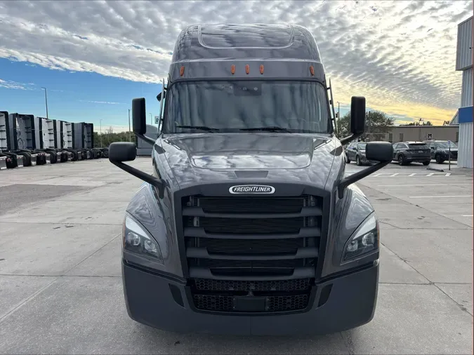 2021 Freightliner Cascadia 126
