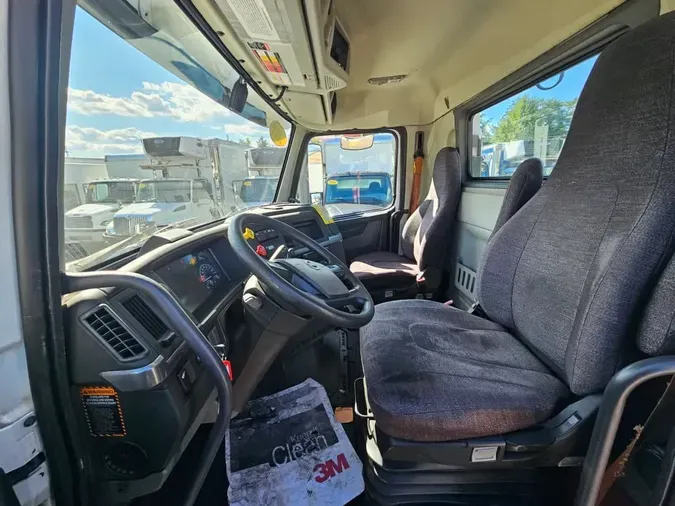 2019 VOLVO VNL42T 300