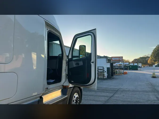 2021 Freightliner Cascadia 126122b3bd86a66d2fee8b6078e79f96d8f