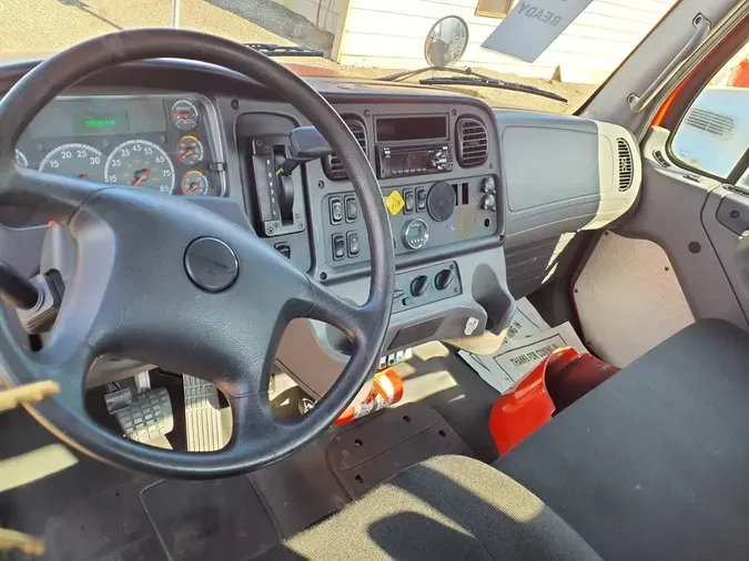 2018 FREIGHTLINER M2 106
