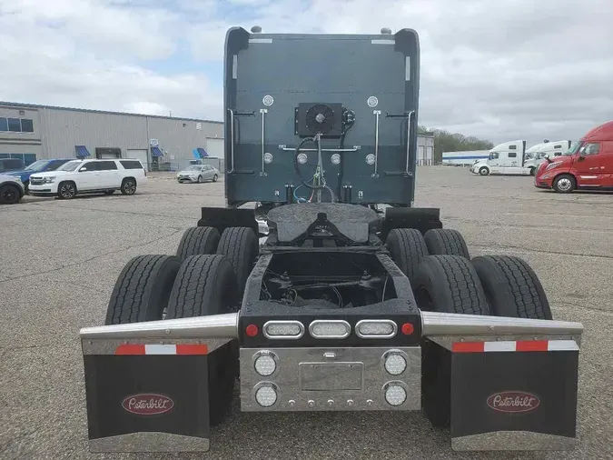 2022 PETERBILT 389