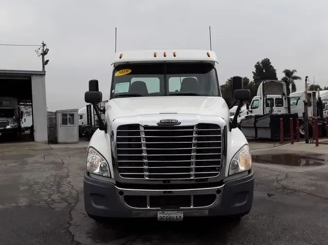 2019 FREIGHTLINER/MERCEDES CASCADIA 125