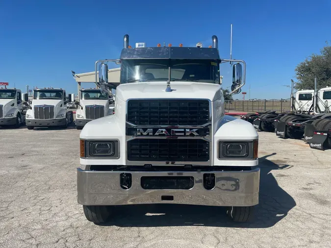 2021 MACK PI64T