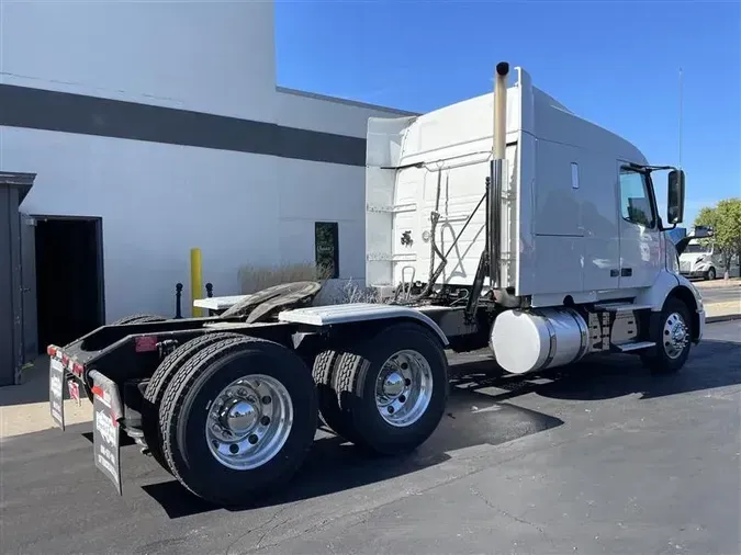 2019 VOLVO VNR640