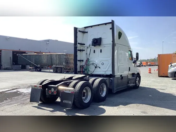 2022 Freightliner Cascadia 126