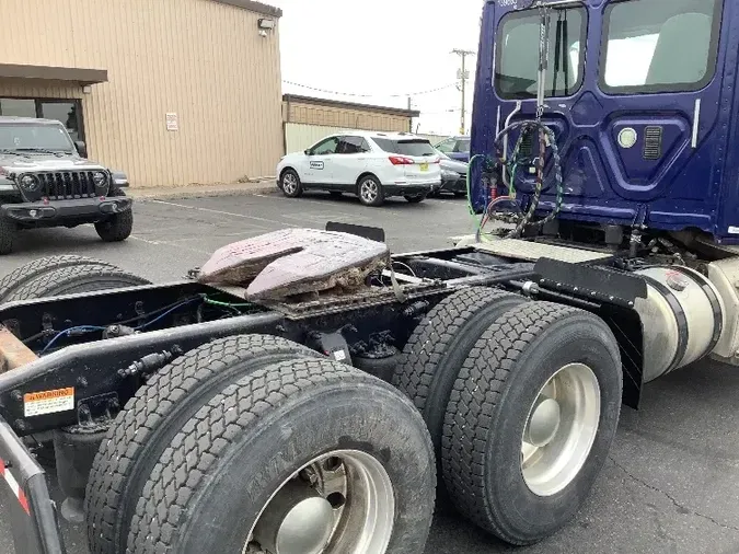 2016 FREIGHTLINER X12564ST