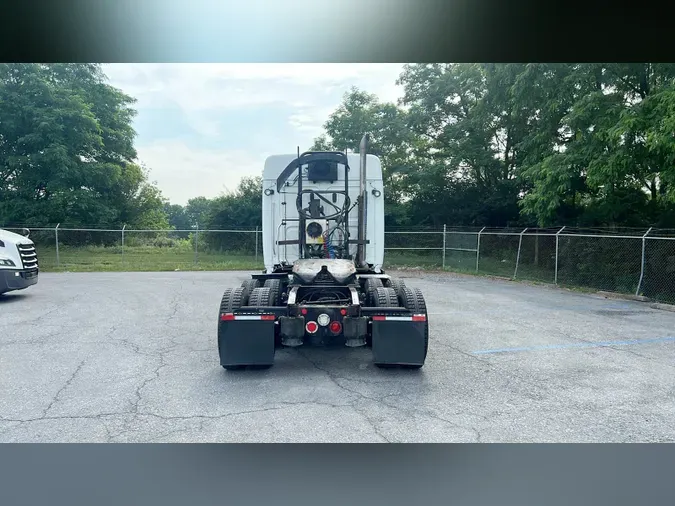 2021 Freightliner Cascadia 126