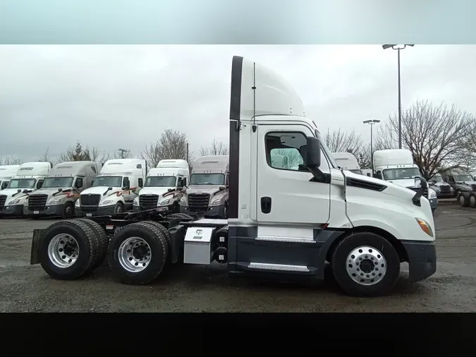 2020 Freightliner Cascadia 126
