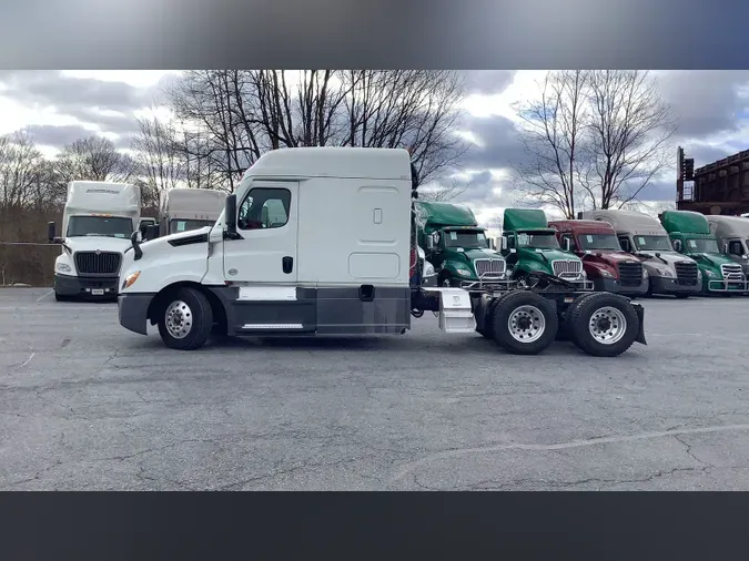 2021 Freightliner Cascadia 126