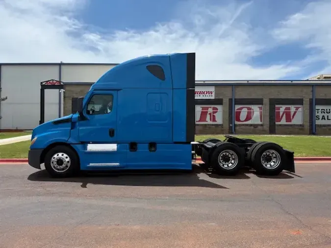 2021 FREIGHTLINER CASCADEVO1