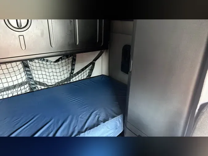 2021 Freightliner Cascadia 126