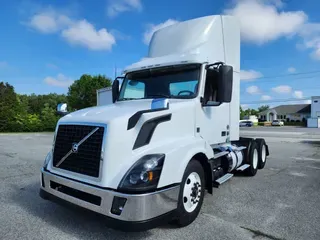 2017 VOLVO VNL64TRACTOR