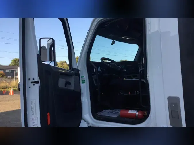 2019 Freightliner Cascadia 126