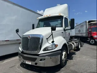 2019 NAVISTAR INTERNATIONAL RH613 DAYCAB S/A