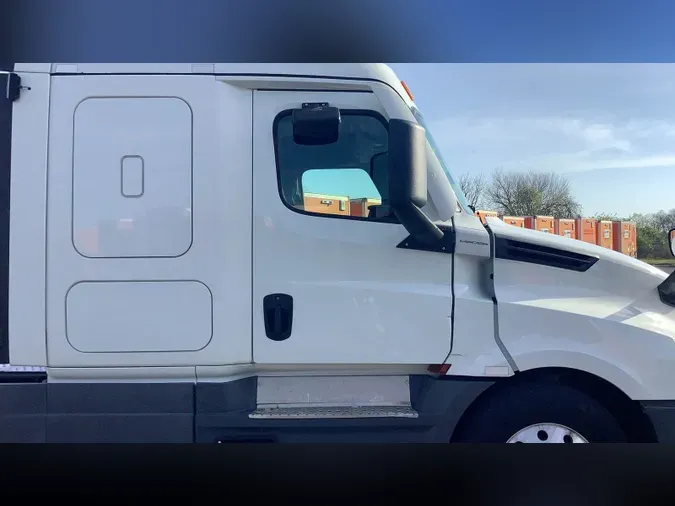 2021 Freightliner Cascadia 126