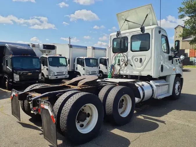 2019 FREIGHTLINER CASCADIA 125