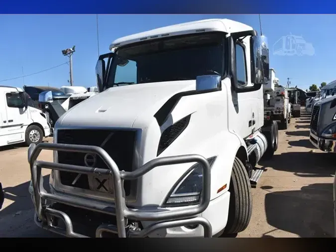 2020 VOLVO VNR62T640