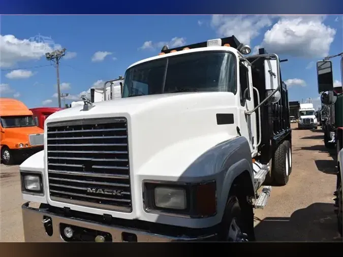 2009 MACK PINNACLE CHU613