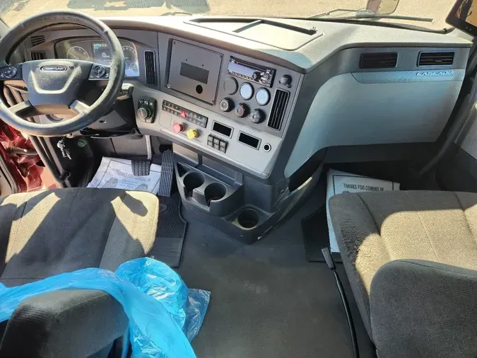 2020 FREIGHTLINER Cascadia 126