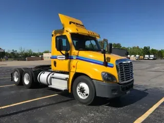 2017 FREIGHTLINER X12564ST